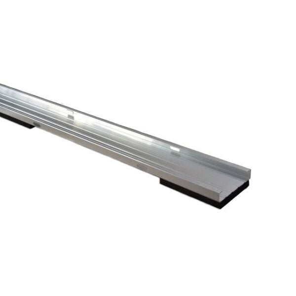 NOVOTEGRA Base rail 150-30 with intermittent separation layer for FR II flat roof